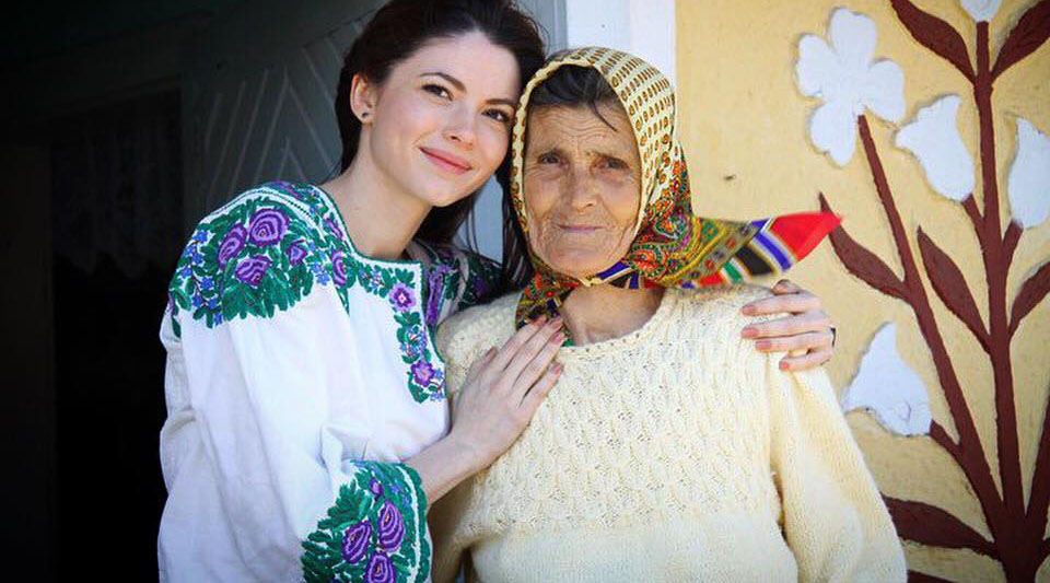 Imagine Stire Anca Lungu, mesaj sfâșietor despre bunica sa moartă: “Mi-a fost și mamă. Aveam doar 8 luni când «m-a adoptat»” | 2review.ro