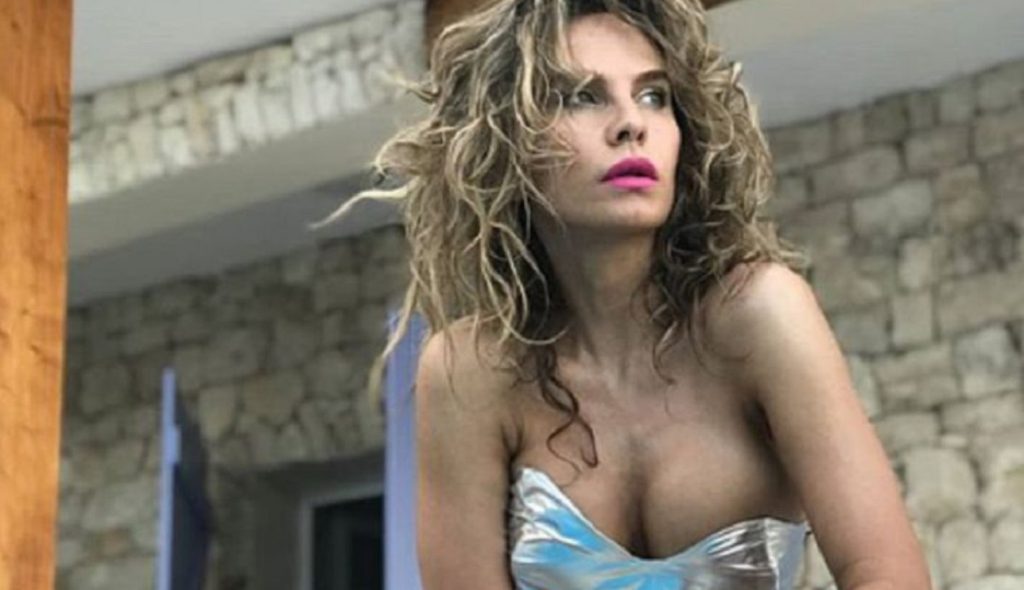 Imagine Stire Imagini interzise cardiacilor. Anna Lesko s-a fotografiat fără sutien, iar fanii au luat-o razna | 2review.ro
