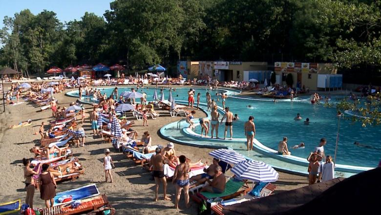 Imagine Stire Specialiștii au făcut anunțul: se răspândește COVID-19 prin apă din piscine? Ce se întâmplă dacă stai la plajă acolo | 2review.ro