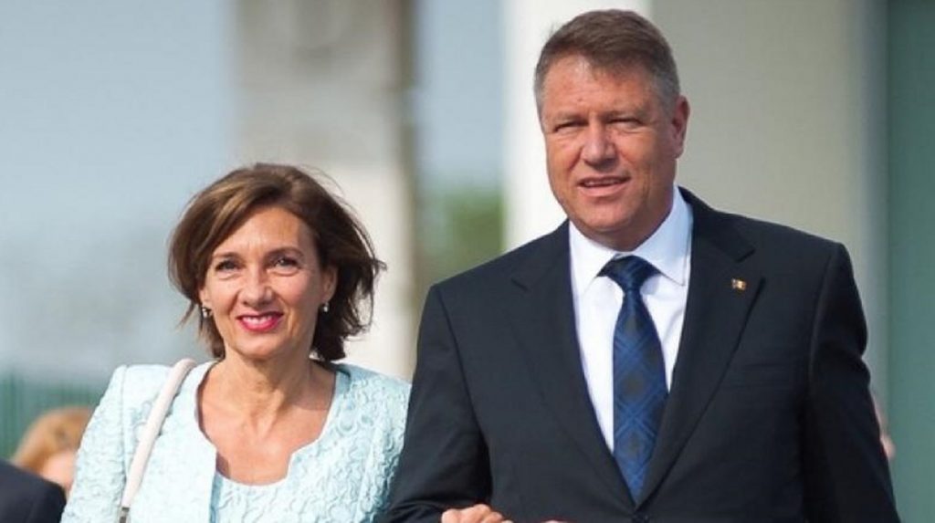 Imagine Stire Carmen Iohannis, mesaj târziu în noapte, pentru români! Reacţia ciudată: „Vă plânge sufletul de amărăciune, ştiţi ce urmează şi vă e frică” | 2review.ro