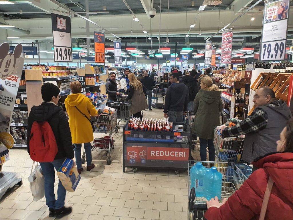 Imagine Stire Care este cel mai periculos loc din magazinele Lidl, Mega Image sau Kaufland în timpul epidemiei de coronavirus | 2review.ro