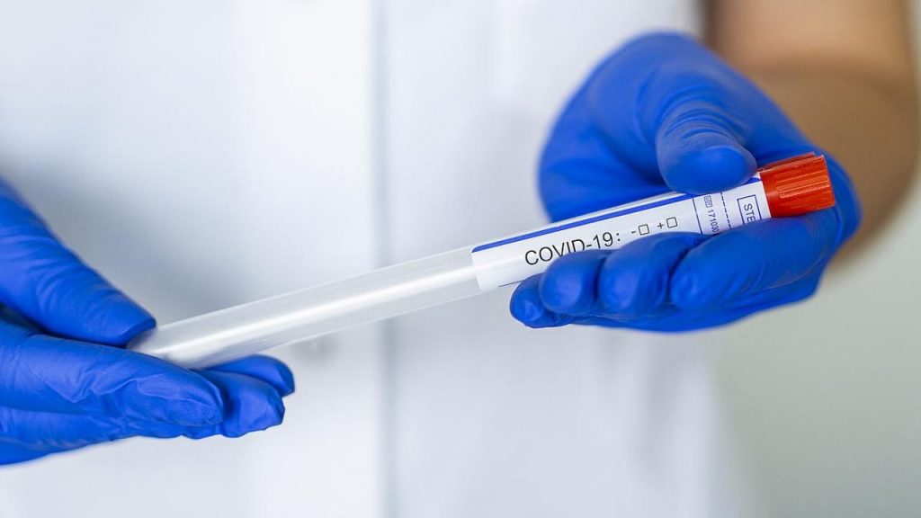 Imagine Stire Încă un focar de infecție în Suceava. La centrul social de pe lângă Mănăstirea Bogdănești, 63 de vârstnici și 9 angajați au fost testați pozitiv la COVID-19 | 2review.ro