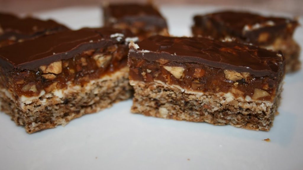 Imagine Stire Desertul Snickers. E singura prăjitură care seamănă perfect cu ciocolata din comerț | 2review.ro