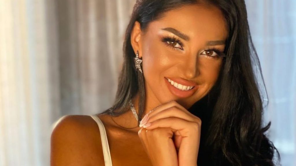 Imagine Stire Elena Ionescu face lumină! Vedeta a dezvăluit  motivul din cauza căruia s-a îngrășat la Survivor România. „Am avut o serie de…” | 2review.ro