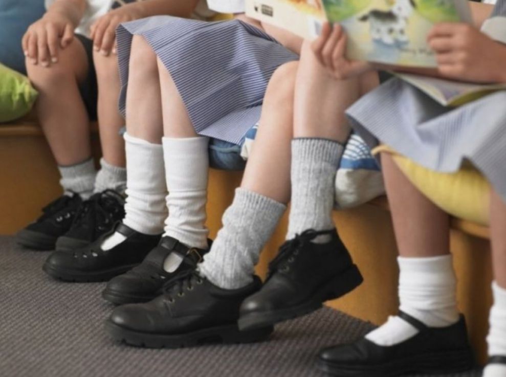 Imagine Stire Oficial. Cine are temperatura peste 37,3 grade nu intră la Evaluarea Națională și BAC. Motivul pentru care unele eleve ar putea să nu fie primite la examene | 2review.ro