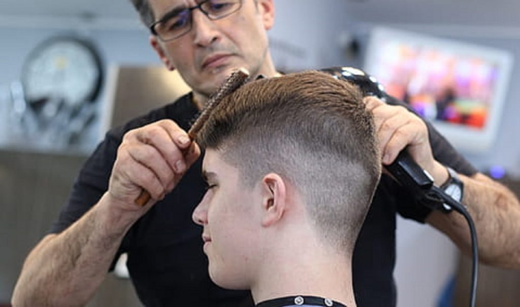 Imagine Stire Condiția pe care trebuie să o îndeplinești ca să poți să te tunzi la frizerie după 15 mai | 2review.ro