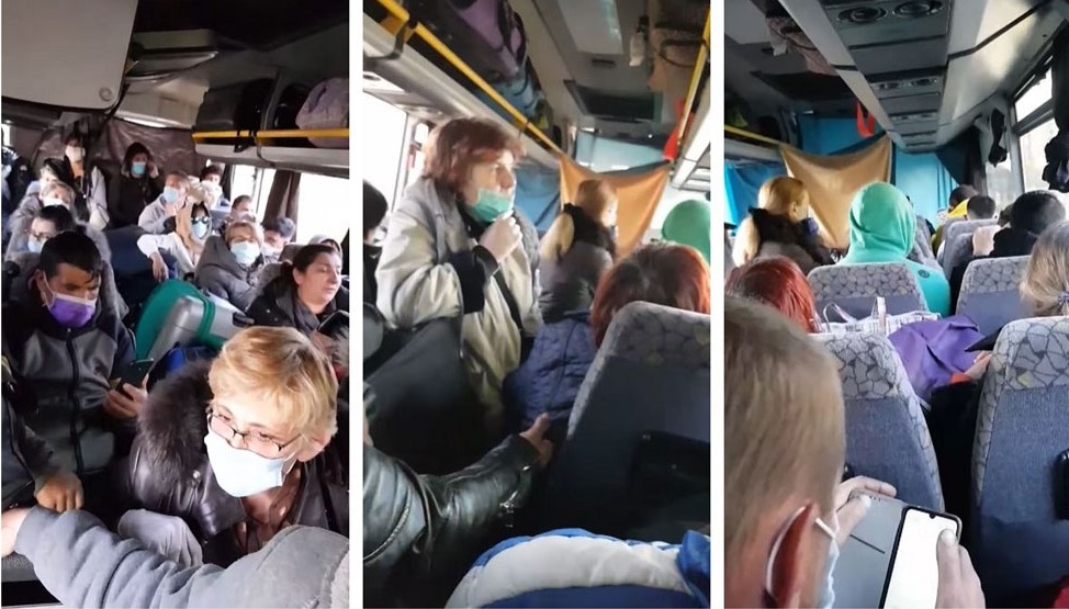 Imagine Stire Imagini revoltătoare cu români întorși din străinătate: “Stăm îngrămădiți ca animalele! 80 de persoane într-un autobuz” | 2review.ro