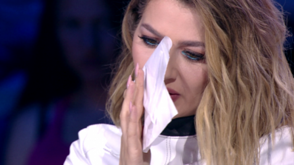 Imagine Stire Lidia Buble, ruptă cu bătaia de tatăl ei, pastor penticostal: „M-a lovit de față cu toți” | 2review.ro