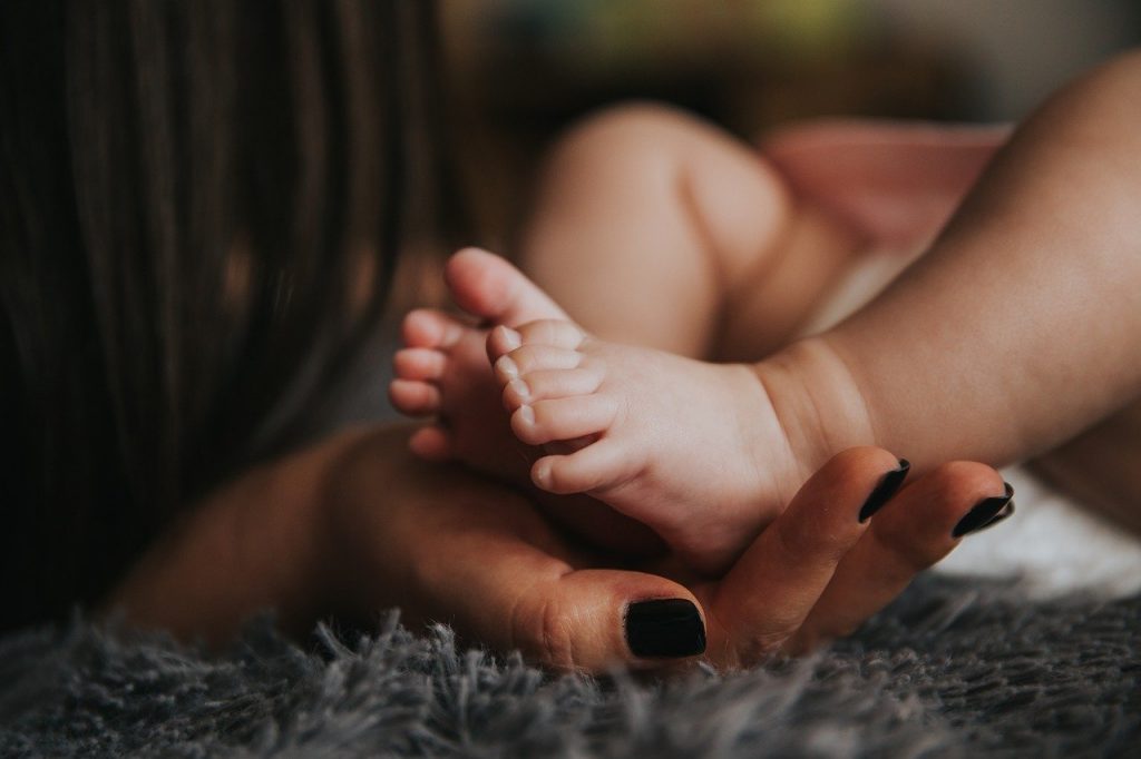 Imagine Stire Cel mai tânăr bolnav de COVID-19 s-a vindecat și a fost externat. Care este starea bebelușului | 2review.ro