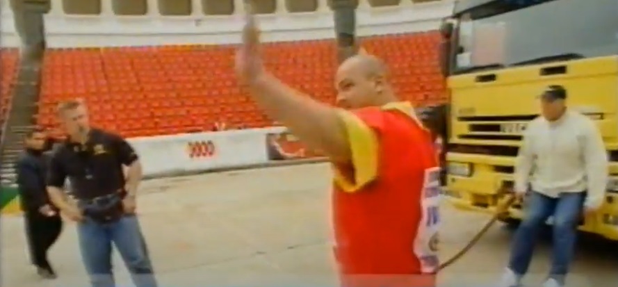 În anii 2000, Mudava trăgea camioanele cu mâinile goale