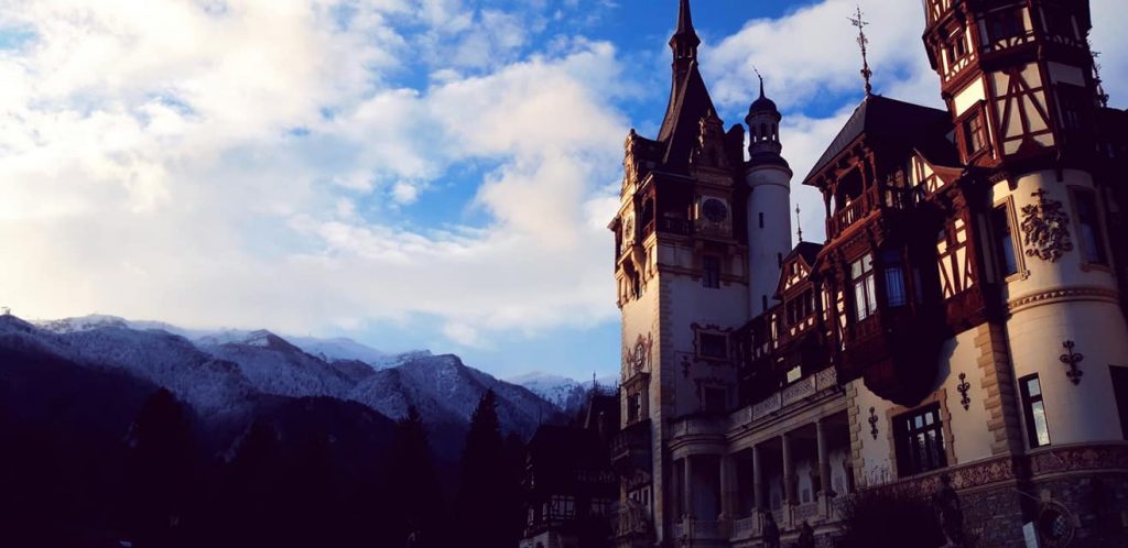 Imagine Stire Muzeul Peleș din Sinaia se redeschide pe 2 iunie. Cum se vor face tururile: „Vom avea grijă ca…” | 2review.ro