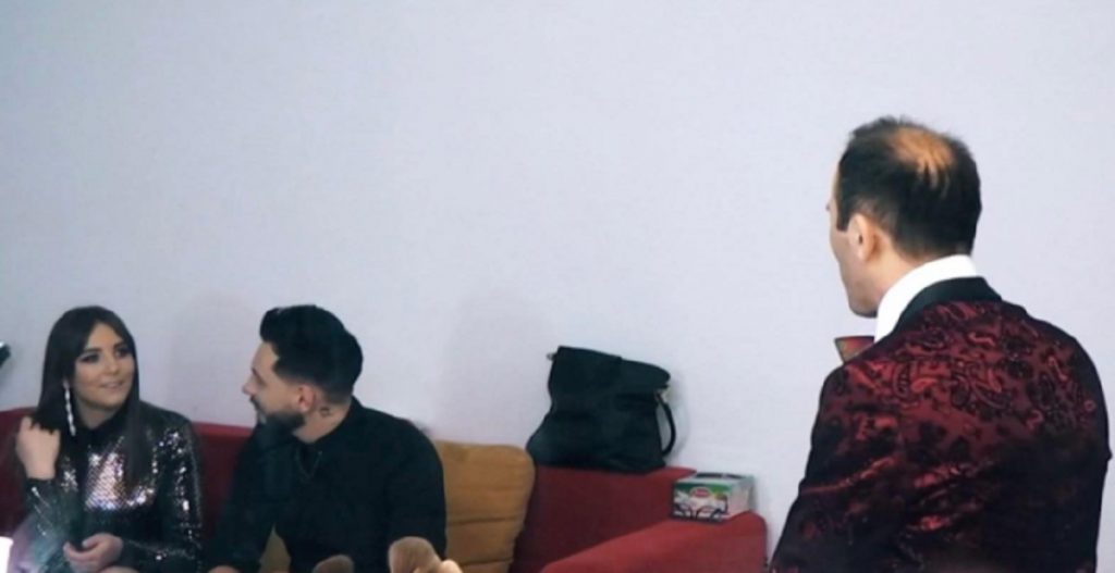 Imagine Stire Vulpița de la Acces Direct îi pune din nou coarne lui Viorel? Soțul Veronicăi o acuză că s-a sărutat cu Rafaelo | 2review.ro