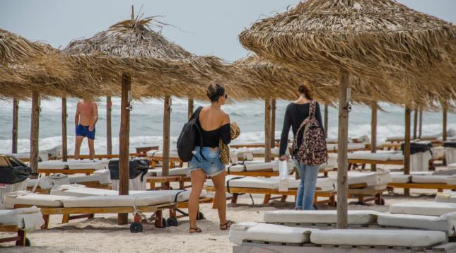 Imagine Stire Turiștii trebuie să respecte o serie de reguli pe litoralul românesc! Ce distanță va fi între șezlonguri | 2review.ro