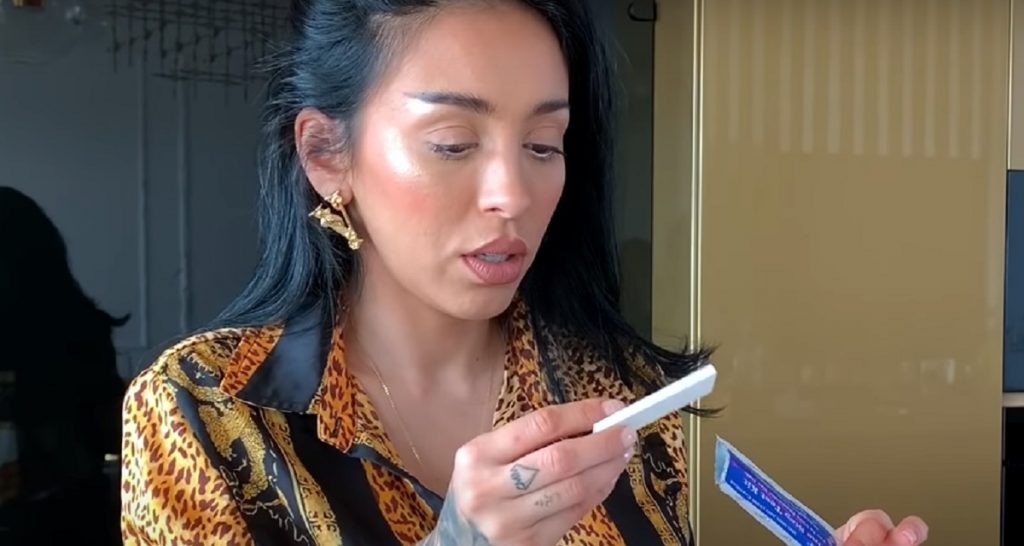 Imagine Stire Ruby a primit rezultatul testului pentru coronavirus! Cel mai bun prieten al artistei a început să urle când a aflat. VIDEO | 2review.ro