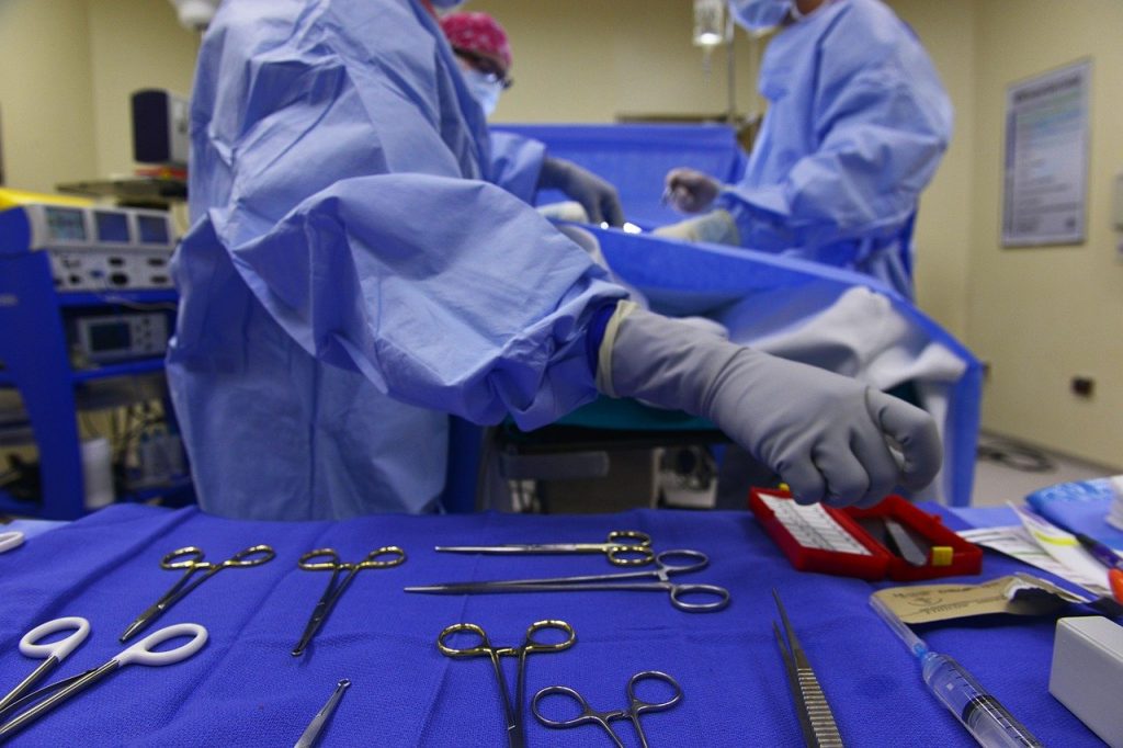 Imagine Stire O asistentă din Botoșani a murit de pneumonie la trei zile după ce fusese declarată vindecată de COVID-19. Ce explicații au medicii | 2review.ro