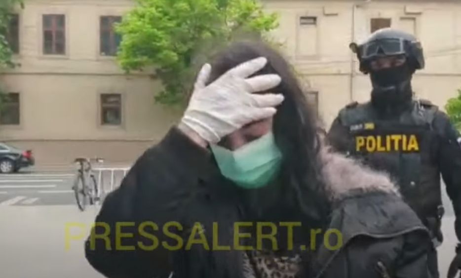 Primele declarații ale teroristei din Arad sunt șocante: „M-au arestat de handicapați”. VIDEO