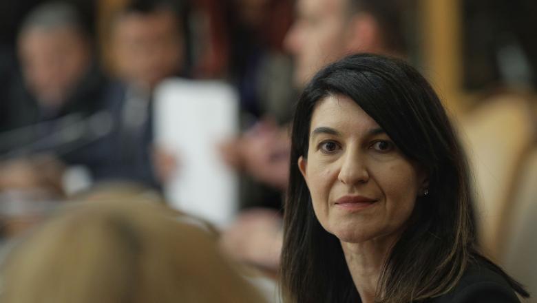 Imagine Stire ULTIMA ORĂ! Statul dă bani angajaţilor care se întorc la muncă după 15 mai. Anunţul făcut de ministrul Muncii, Violeta Alexandru | 2review.ro