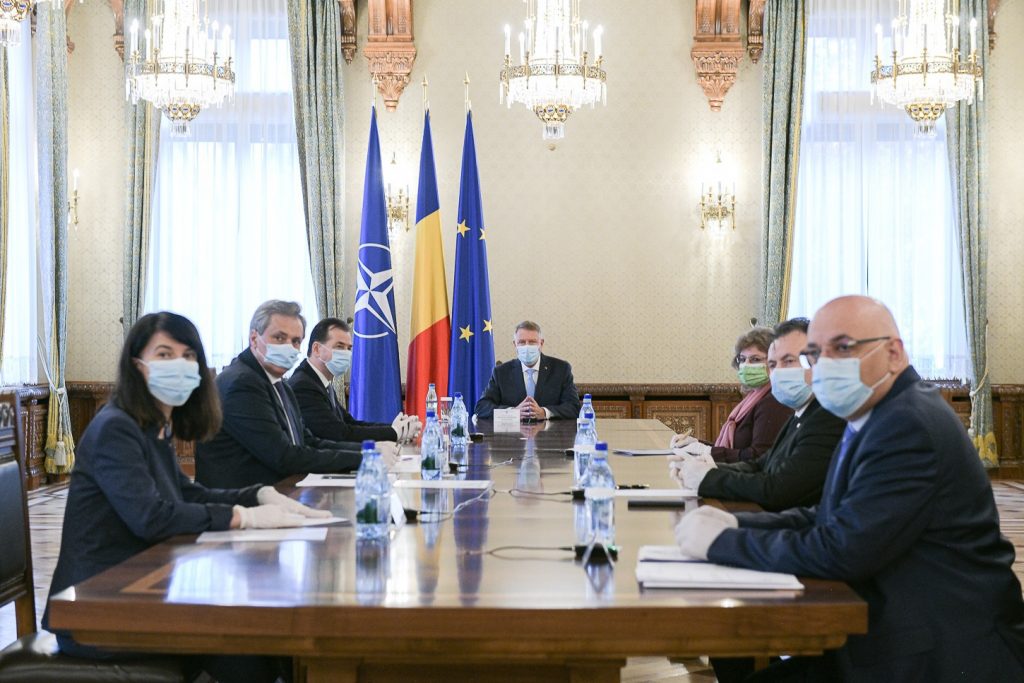 Imagine Stire Raed Arafat, atacat dur, în plină pandemie de COVID-19: “Un reciclat! Nu e în regulă să…” Nici Nelu Tătaru, Marcel Vela și Ludovic Orban nu au scăpat de furia unui reputat profesor | 2review.ro