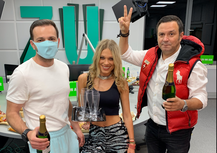 Imagine Stire Peste 1 milion de români au participat la ZUper #RevelionulRelaxării difuzat live de Radio ZU | 2review.ro