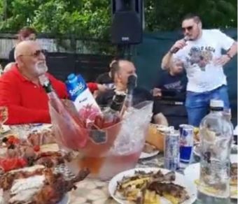 Imagine Stire Poliția le-a stricat petrecerea unor interlopi din Constanța. “Ia uite bă, au venit ameţiţii. Bagă numai turcești!” | 2review.ro