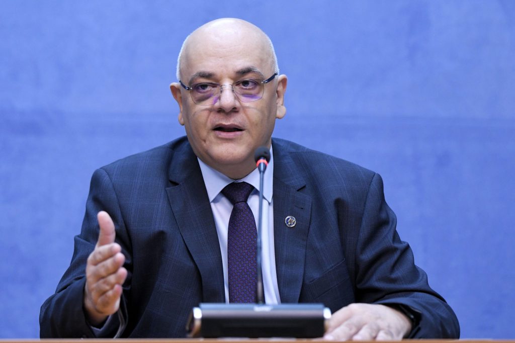 Imagine Stire Creșterea numărului de infecții cu COVID-19 în România și avertismentul lui Raed Arafat: ”Este un semnal că situația nu este sub control” | 2review.ro