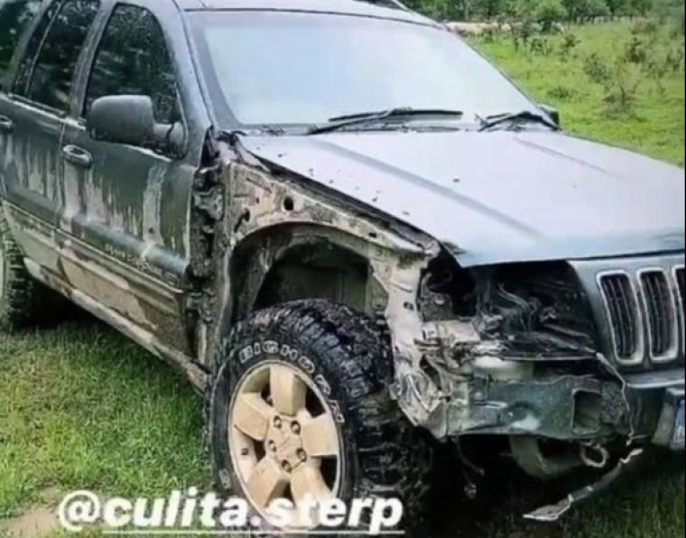 Imagine Stire Culiță Sterp a intrat cu mașina într-un copac! Făcea offroad lângă ferma familiei, în Hațeg | 2review.ro