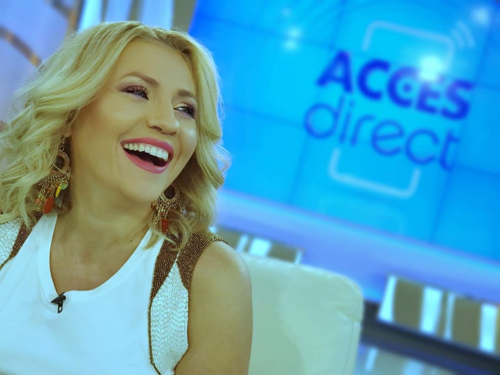 Imagine Stire Nu numai Vulpița-i dă dureri de cap! Ce a pățit Mirela Vaida de la Acces Direct din cauza fustiței | 2review.ro