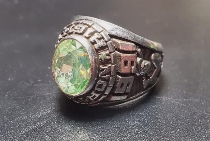 Imagine Stire Un bărbat și-a regăsit inelul pe care îl pierduse în urmă cu 27 de ani | 2review.ro