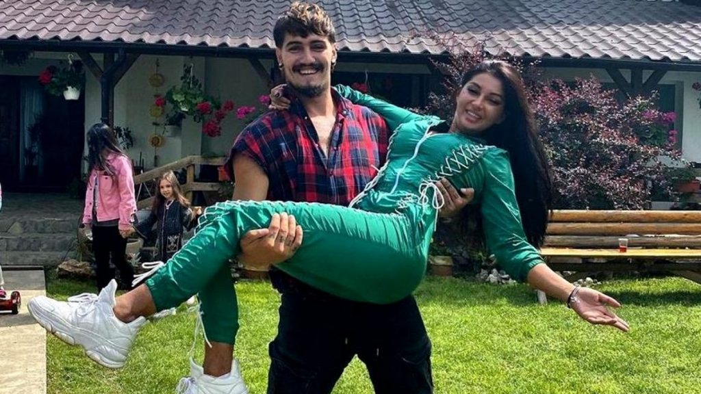Imagine Stire Surpriză pentru fanii Survivor România. Elena Ionescu și Emanuel formează un cuplu? „Hai să facem casă. Ești pregătit…” | 2review.ro