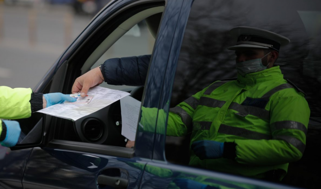 Imagine Stire 2 iunie, ultima zi în care românii pot contesta amenzile primite în timpul stării de urgență | Consiliul Legislativ: Sancțiunile nu pot fi anulate prin lege | 2review.ro