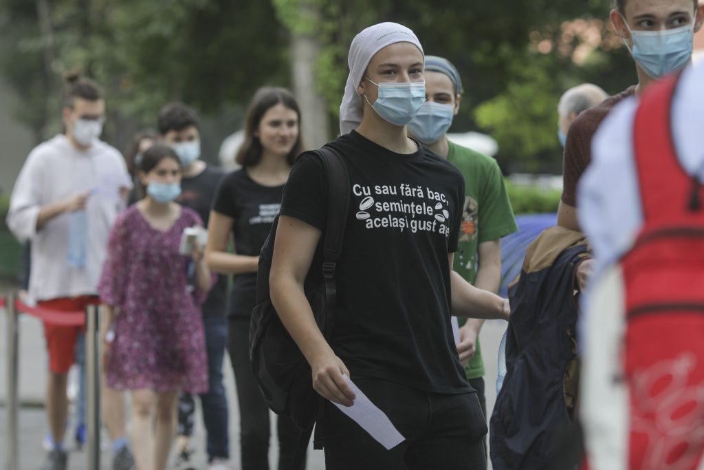 Imagine Stire BAC 2020. Ce subiecte au picat la Fizică, la Bacalaureat. Vezi PDF și baremul de corectare | 2review.ro
