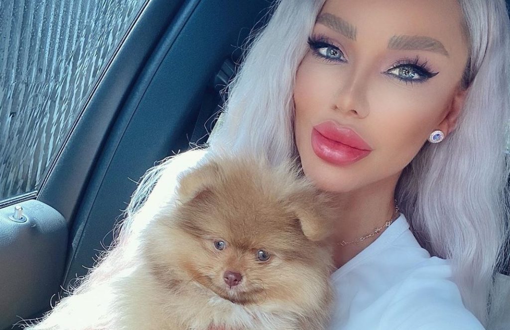 Imagine Stire Cum a ieșit Bianca Drăgușanu pe stradă ziua în amiaza-mare | 2review.ro