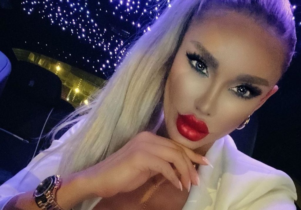 Imagine Stire FOTO | Bianca Drăgușanu, aroganță în plină zi! Poliția a trecut pe lângă ea | 2review.ro