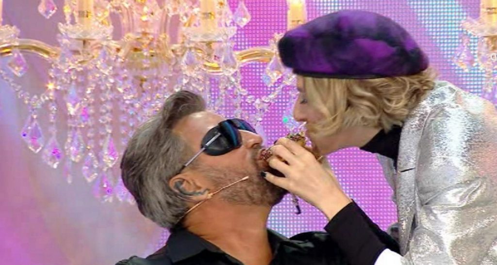 Imagine Stire Lidia Buble, îndrăgostită până peste cap de Cătălin Botezatu. A fost primul bărbat care a cucerit-o: „Dormeam cu poza lui sub pernă” | 2review.ro