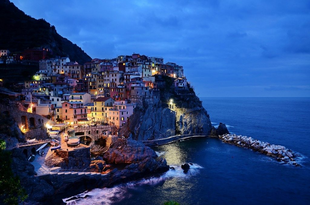 Imagine Stire Cinci țări europene își redeschid granițele aeriene pentru turiștii români. Italia și Franța se află printre ele | 2review.ro
