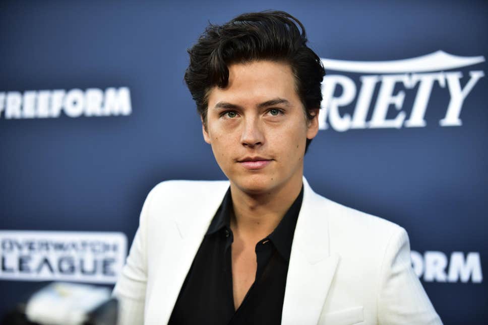Imagine Stire Celebrul actor Cole Sprouse a fost arestat la un protest antirasism! „Când am încercat să plecăm, am fost înconjurați de polițiști” | 2review.ro