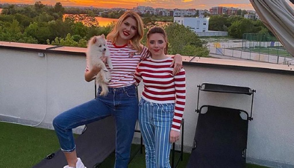 Imagine Stire VIDEO / Circul de la Acces Direct ia amploare! Cum este pusă Vulpița să-și bată joc de Emily Burghelea, după ce aceasta a spus că o agresează Viorel: „Eroina mea, port ochelari pentru că sunt bătută” | 2review.ro