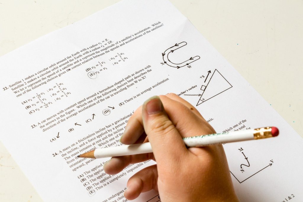 Imagine Stire Ce a apărut pe site-ul edu.ro chiar când elevii de clasa a 8-a așteptau rezultatele la Evaluarea Națională. Momente de stupoare la Capacitate. FOTO | 2review.ro