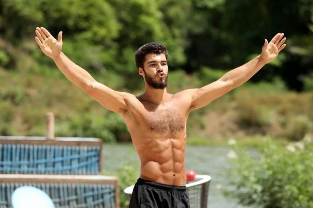 Imagine Stire Iancu Sterp, despre copilăria în sărăcie: „Prietenii mei glumesc pe seama mea: din cioban… ai ajuns influencer” | 2review.ro