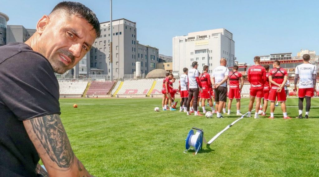Imagine Stire Ionel Dănciulescu, în scandal cu polițiștii care l-au tras pe dreapta! Gestul revoltător făcut de directorul sportiv de la Dinamo în fața agenților | 2review.ro
