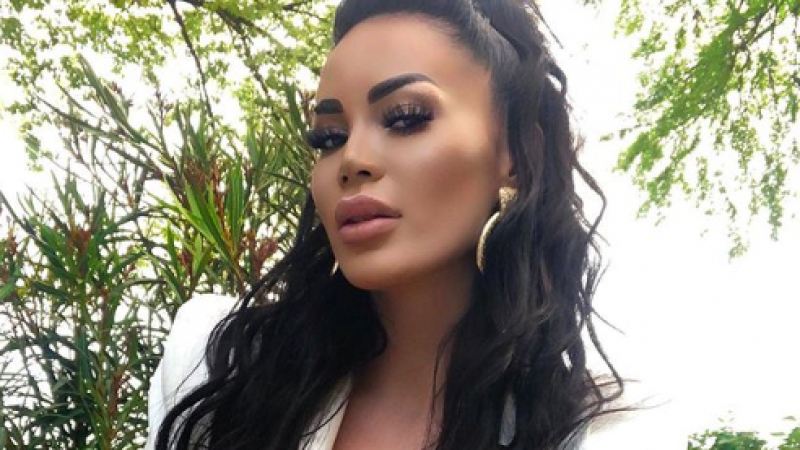 Imagine Stire Alt episod bizar al Biancăi Pop! „Ispita” de la Insula Iubirii, desculță într-o baltă | 2review.ro