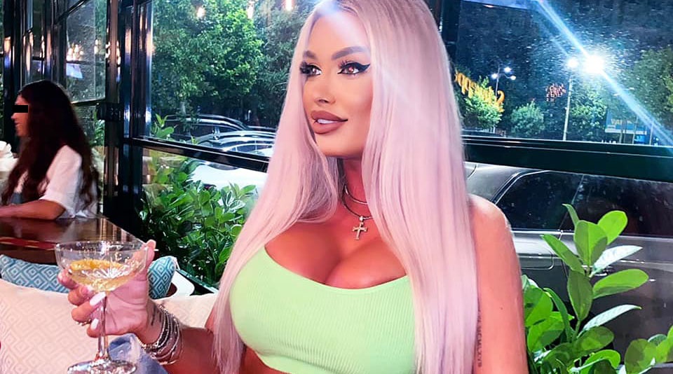 Imagine Stire Loredana Chivu s-a filmat topless, în bikini minusculi! Imaginile i-au înfierbântat pe reprezentanții sexului tare | 2review.ro
