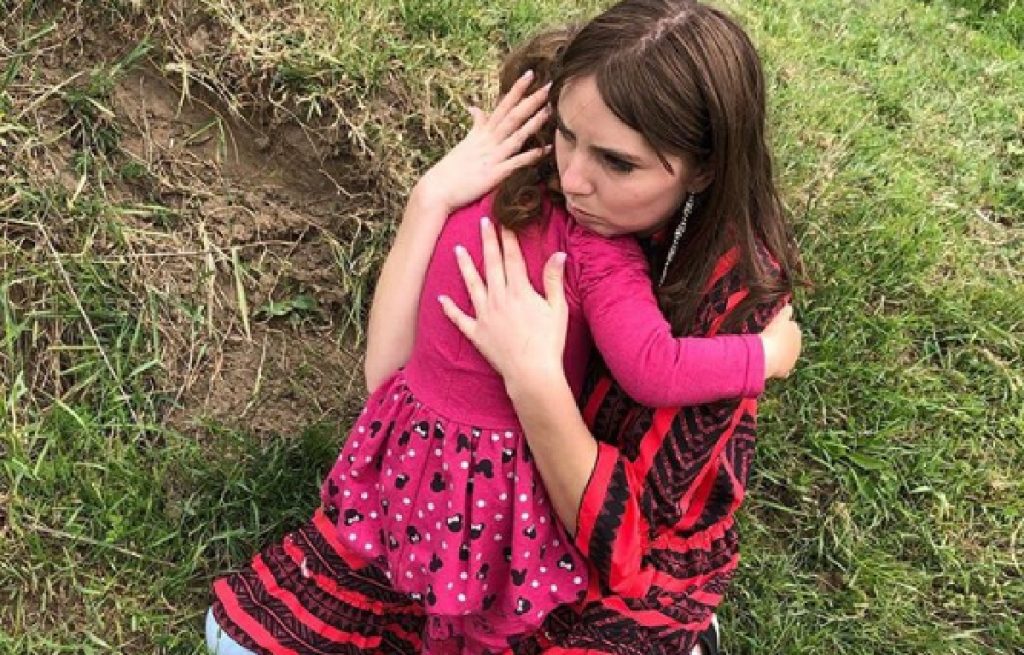 Imagine Stire Vulpița de la Acces Direct, comportament șocant față de fiica sa. Spune că o iubește, dar o tratează cu indiferență! | 2review.ro