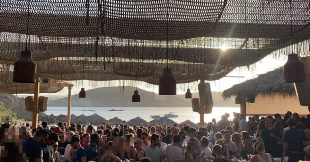 Imagine Stire Milionarii nu țin cont de lege! Un cunoscut bar din Mykonos a fost închis din cauza supraaglomerației, în plină pandemie | 2review.ro