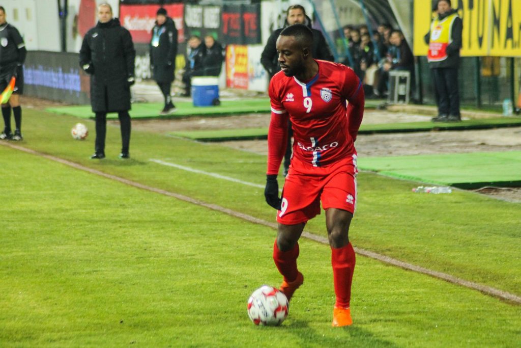 Imagine Stire Moldovenii mai scot un „produs” pentru piața externă » Ofosu va lua drumul „Jupiler League!” | 2review.ro