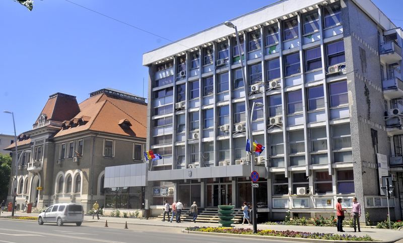 Imagine Stire Primăria Bacău și consilierii locali ar putea intra în izolare.  Care este starea de sănătate a angajaților | 2review.ro