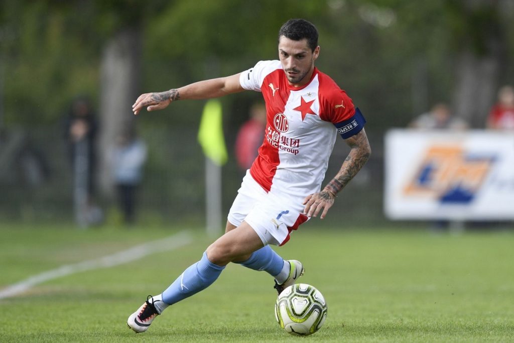Imagine Stire Nicușor Stanciu și-a apărat titlul în Cehia » Mijlocașul naționalei a devenit matematic din nou campion cu Slavia Praga! | 2review.ro