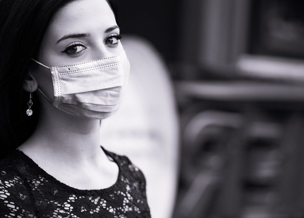 Imagine Stire Numărul în creștere al tinerilor diagnosticați cu COVID-19 ar putea fi catastrofal. Avertismentul unei specialiste | 2review.ro