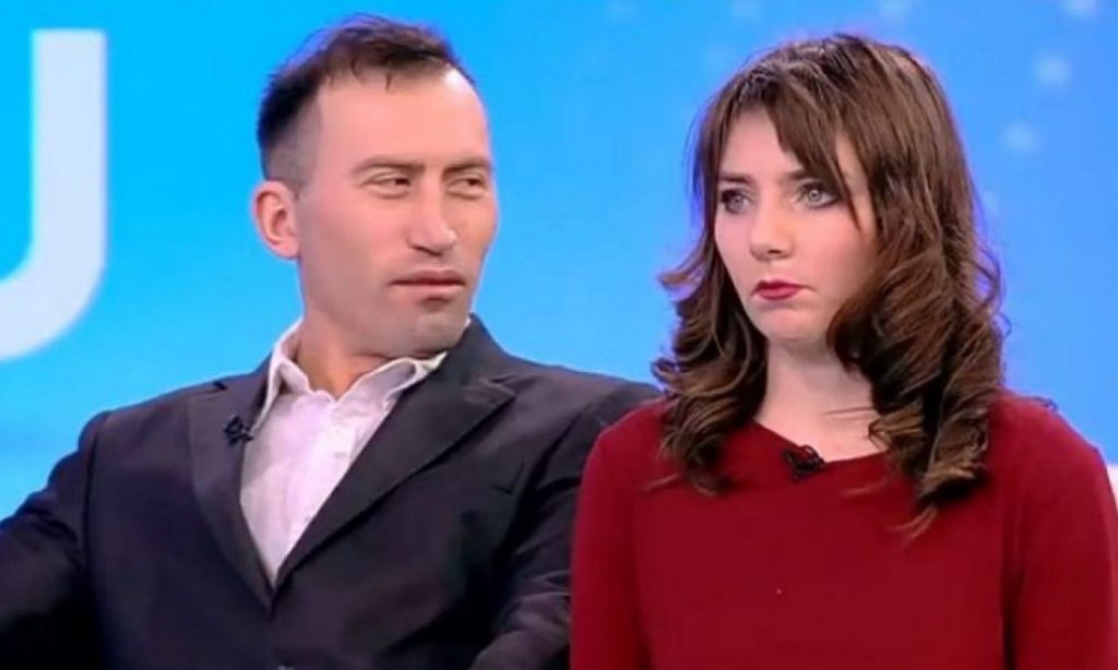Imagine Stire Noul hit al verii? Soții Stegaru au lansat o piesă împreună: ”Câinii latră, Vulpea merge!” | 2review.ro