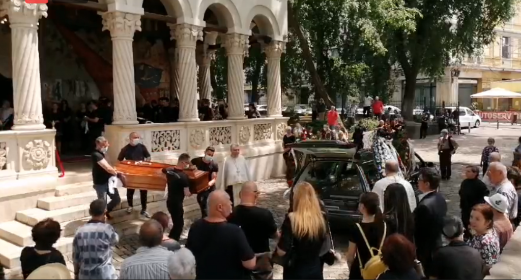 Imagine Stire Imagini cutremurătoare! Costin Mărculescu este scos din capelă! | 2review.ro